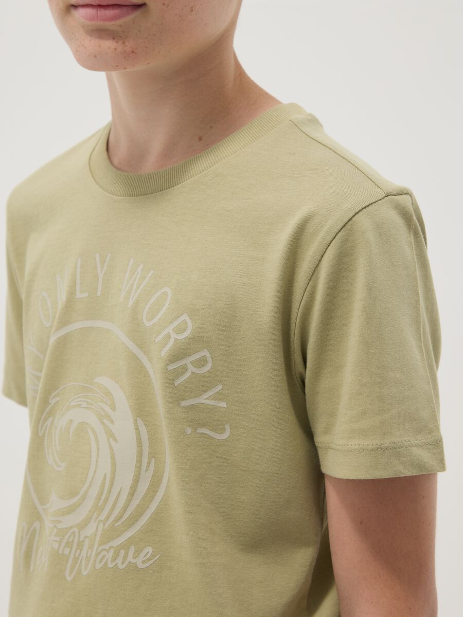 Green short-sleeved T-shirt in 100% organic cotton for boys_2