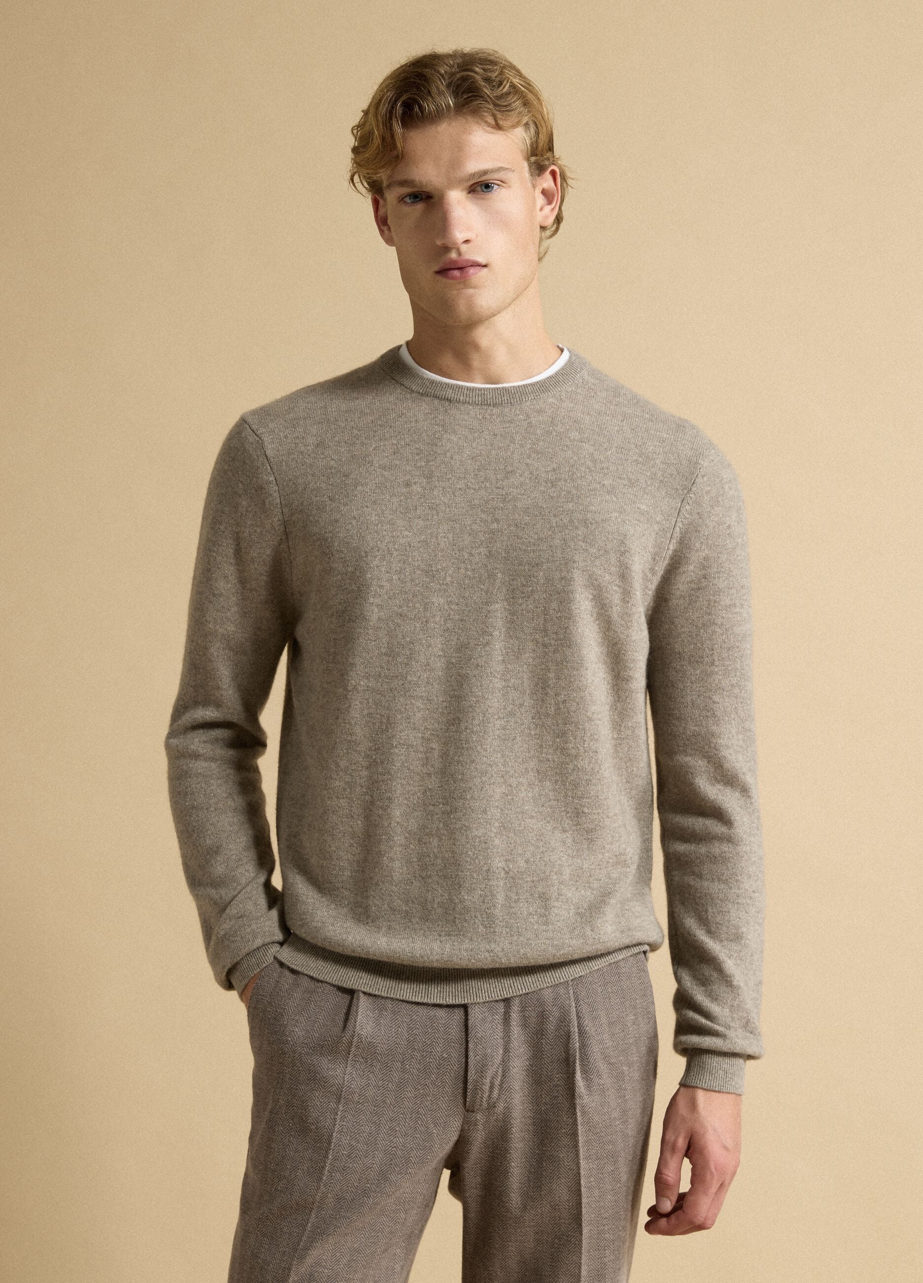 Beige pure cashmere jumper, regular fit