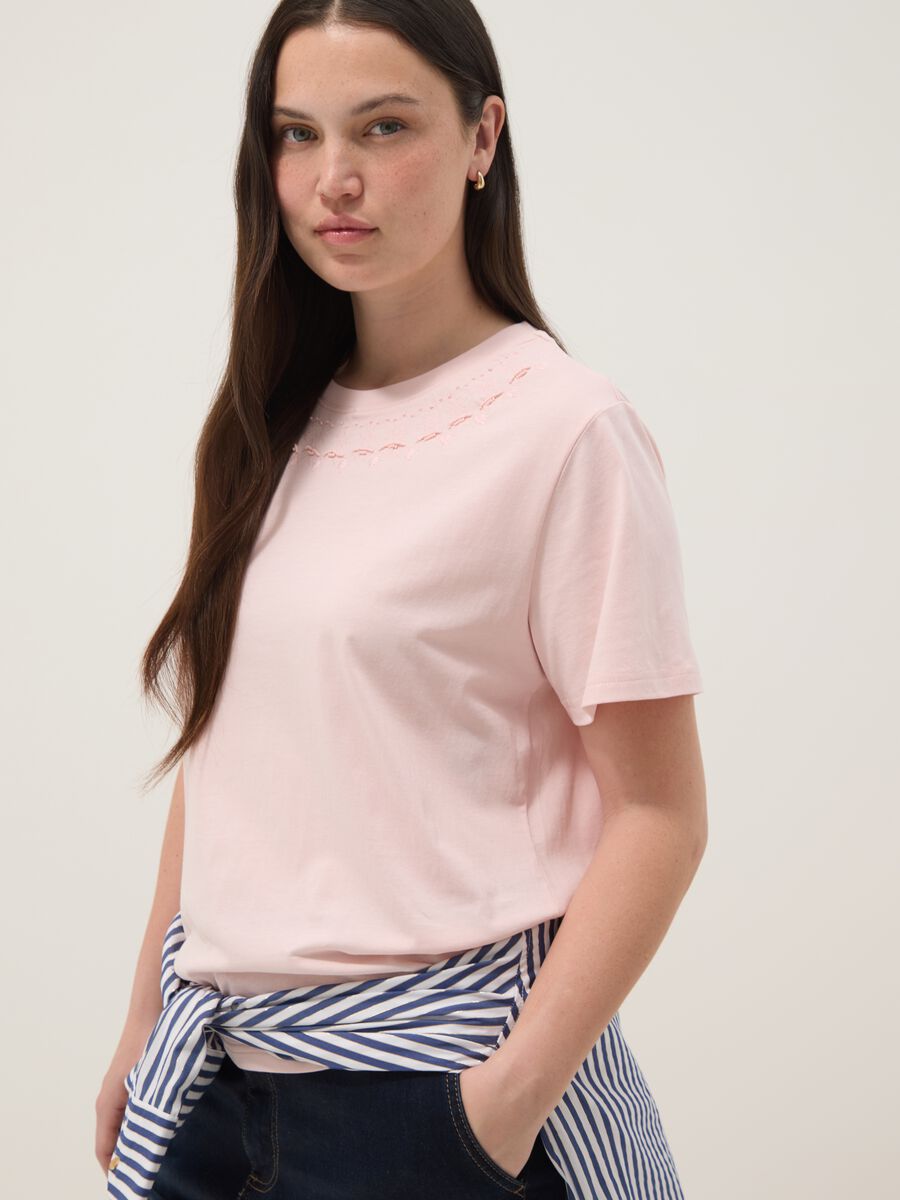 Pink pure cotton T-shirt with embroidered neckline_0