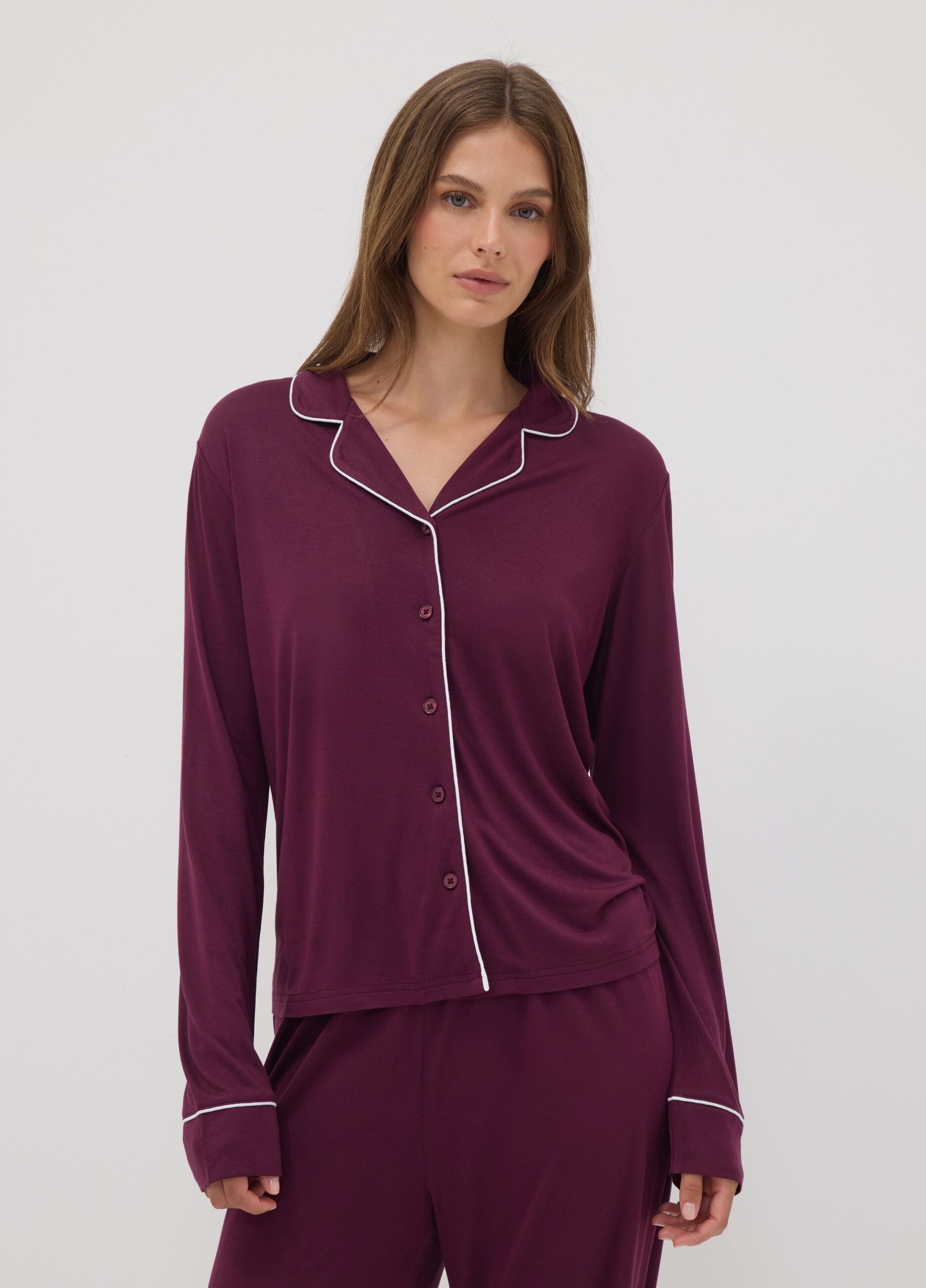 Purple pure viscose pyjamas with V-neck and contrast piping