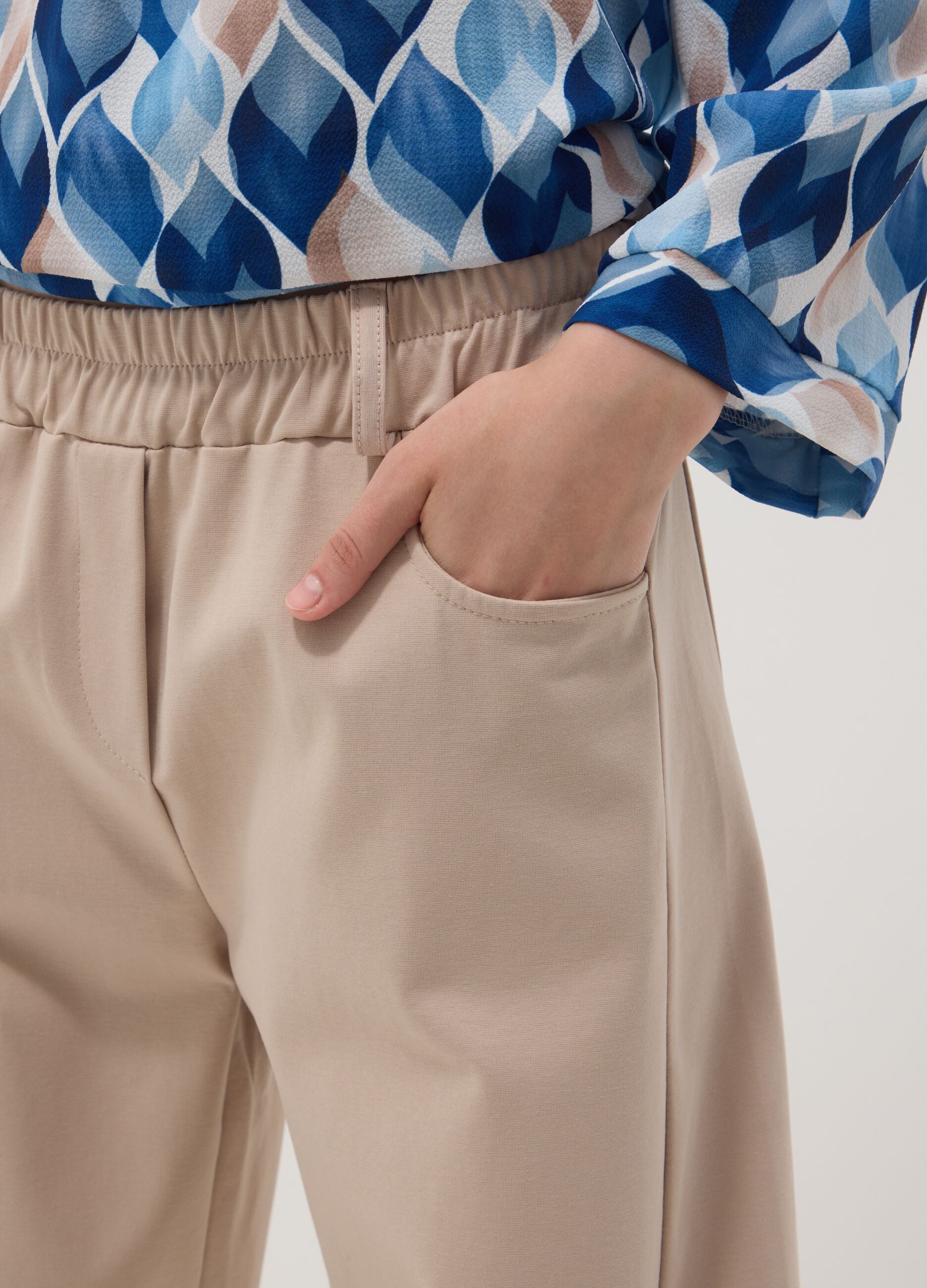 Beige wide-leg trousers in stretch cotton