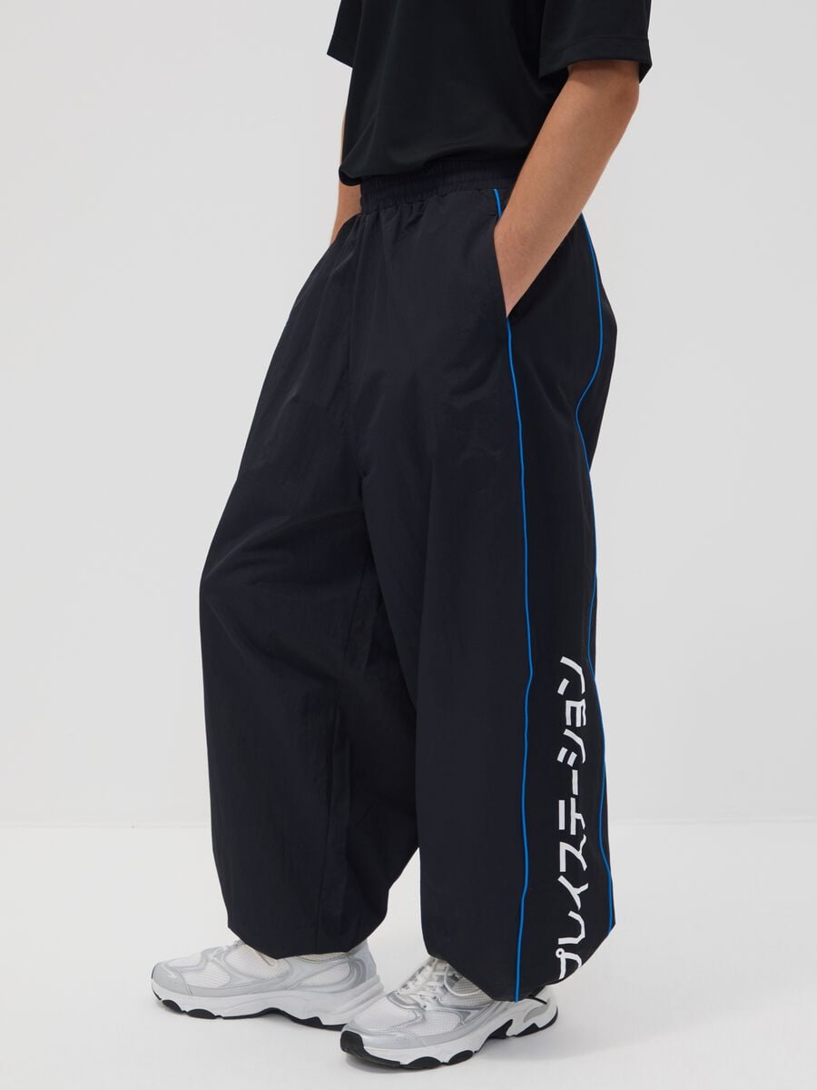 Black PlayStation fitness trousers with contrast piping_3