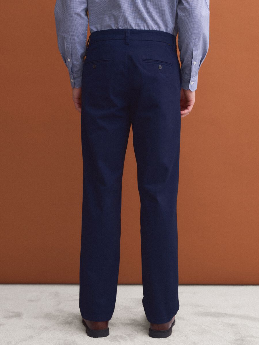 Pantaloni chino blu in twill di cotone elasticizzato regular fit_2