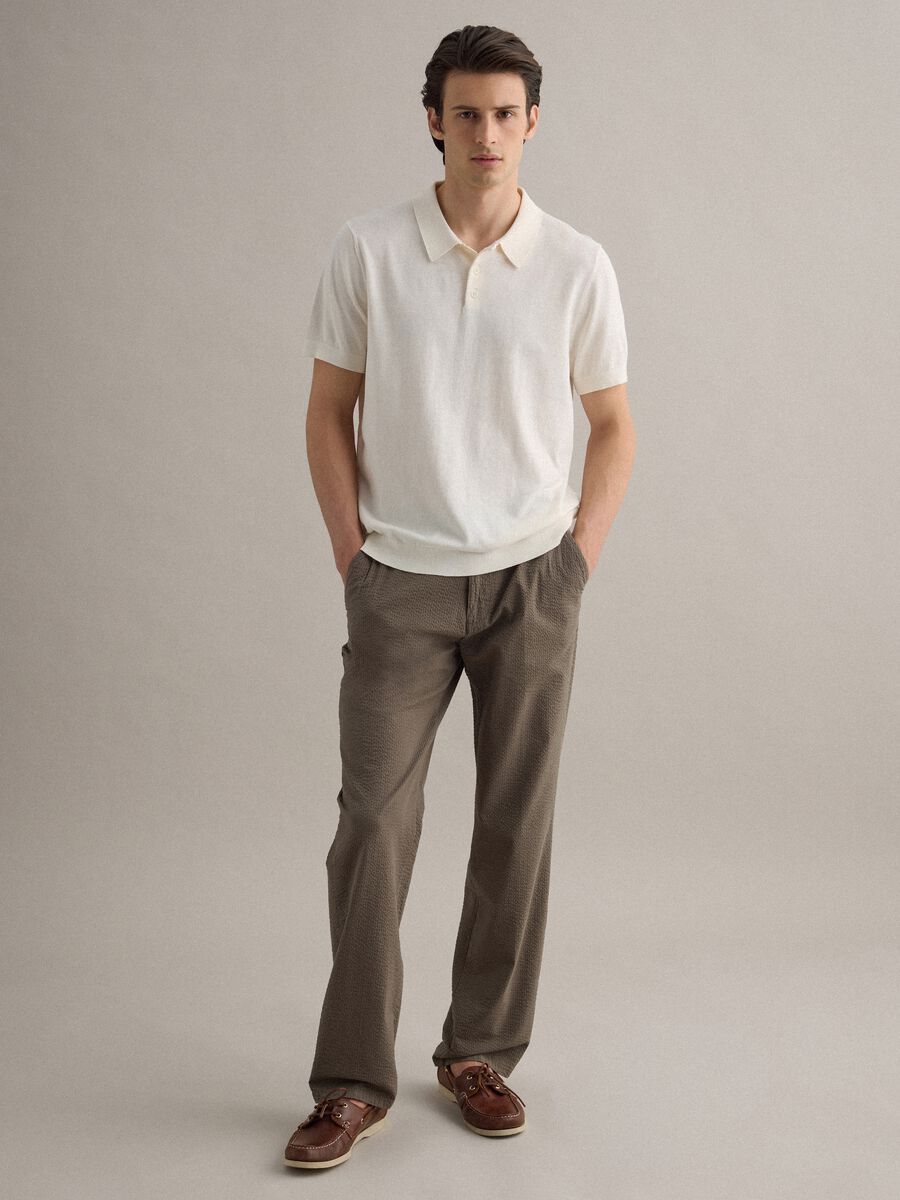 Pantaloni chino in cotone elasticizzato marrone regular fit_0