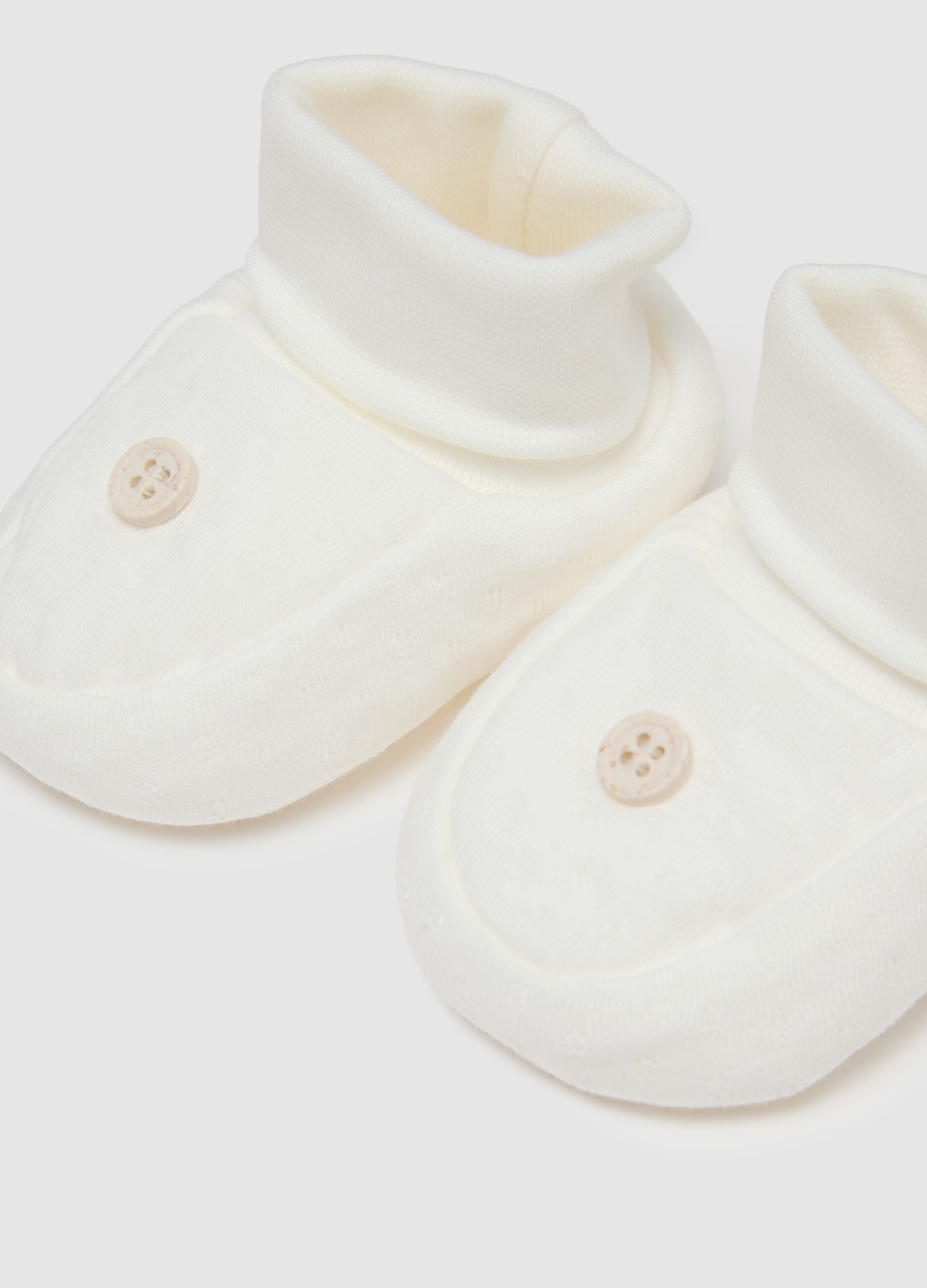 White cotton baby hat and booties set regular fit