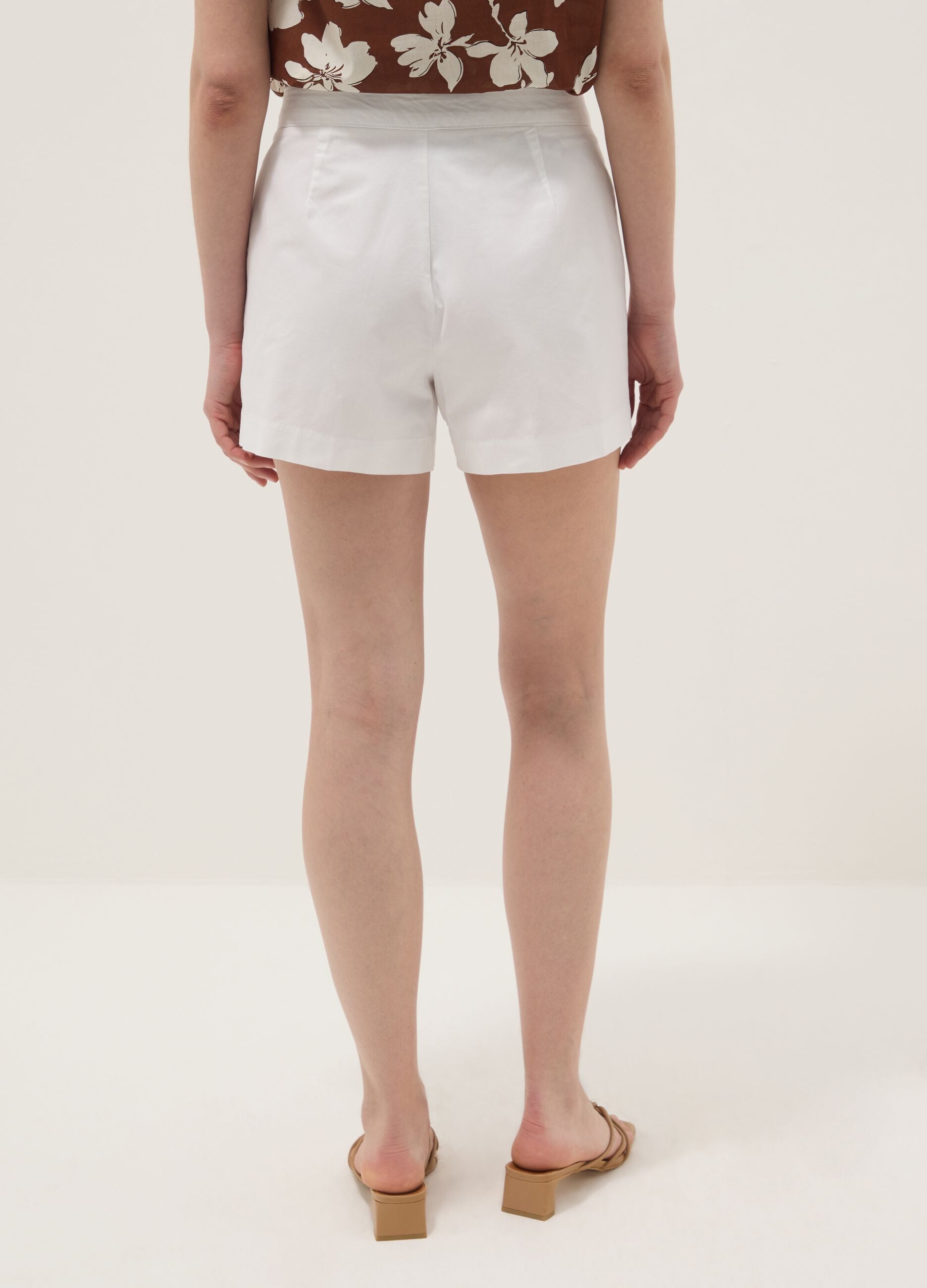 White chino shorts in pure cotton