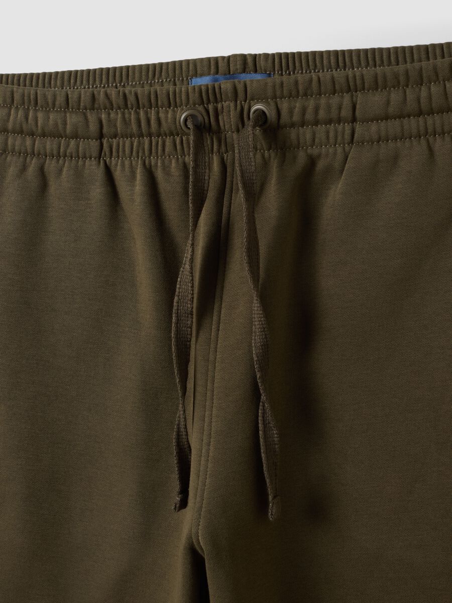Shorts verdi in misto cotone con vita elasticizzata regular fit_2