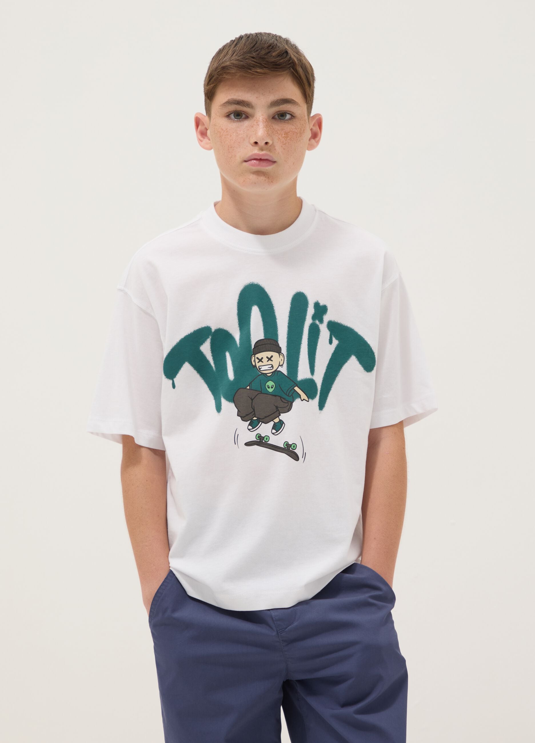 White pure cotton boys&rsquo; oversized T-shirt with print