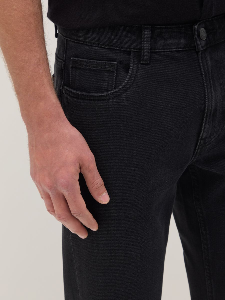 Slim Fit Black Cotton Blend Jeans_3