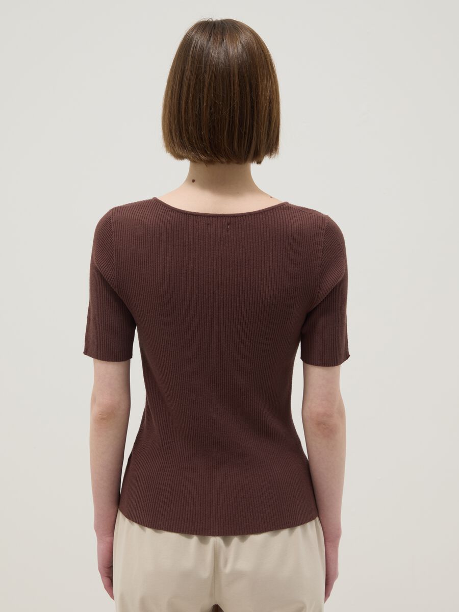 T-shirt in misto viscosa marrone regular fit con fiocchi_2