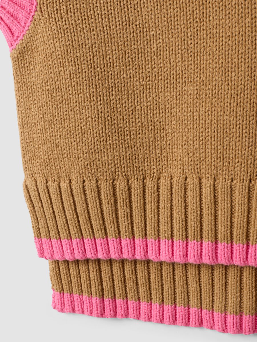 Brown cotton-blend V-neck gilet with contrast trim for girls_6