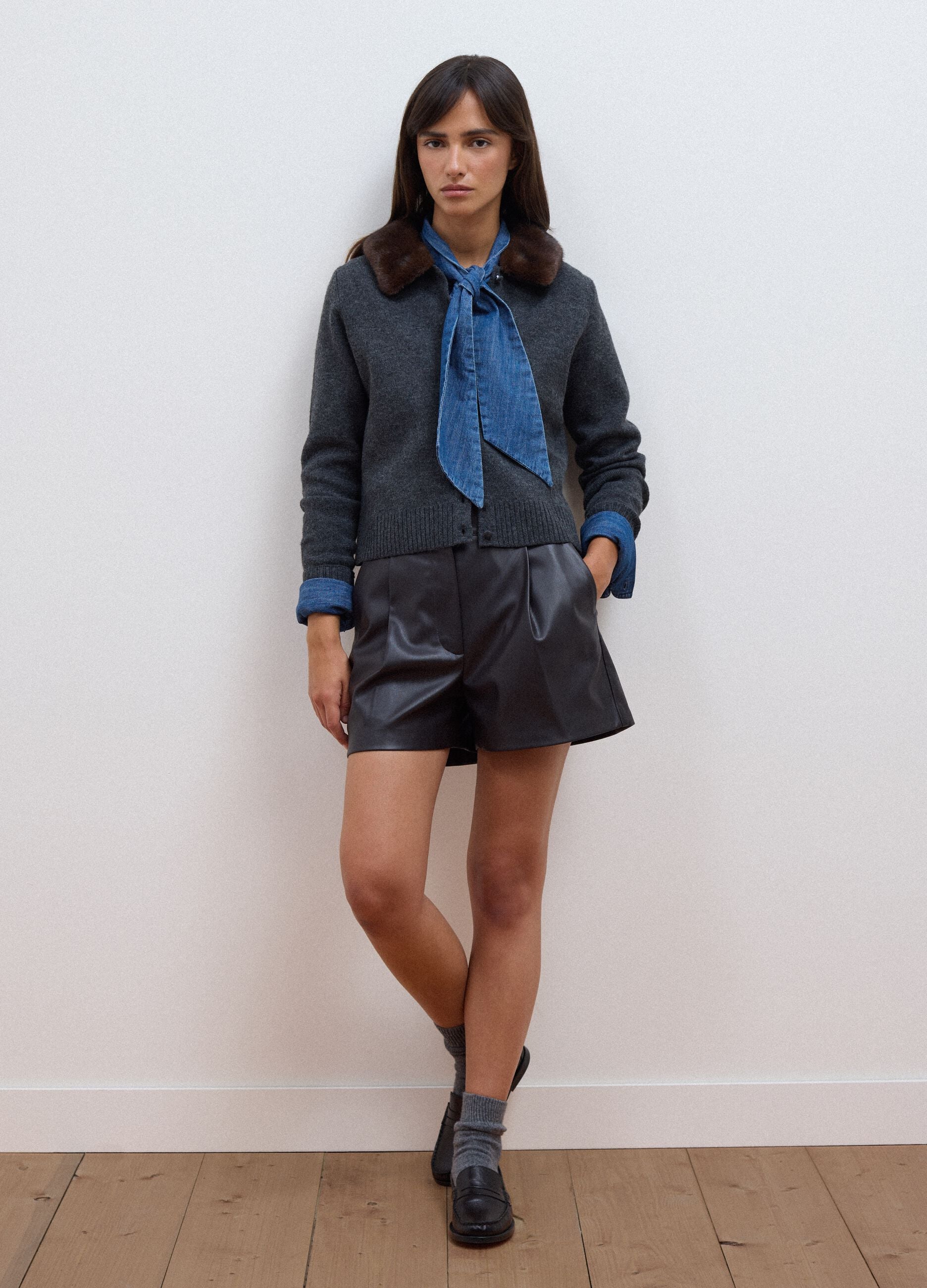 Grey cardigan with contrast collar, regular fit