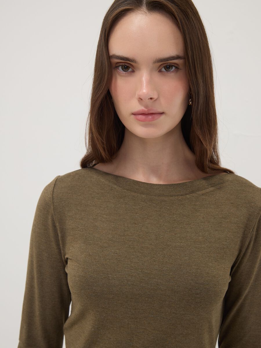 T-shirt verde in viscosa elasticizzata slim fit_1