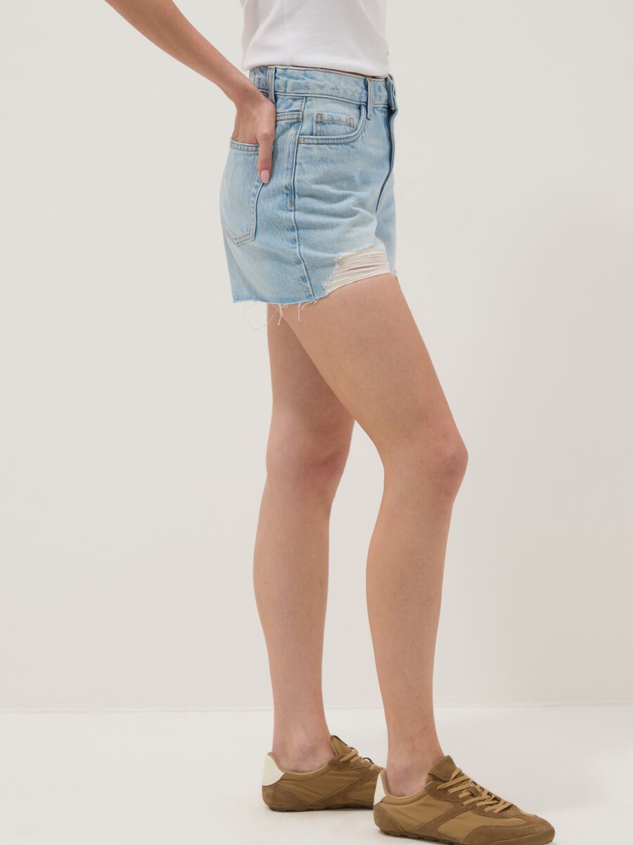 Shorts in denim azzurro in puro cotone_3