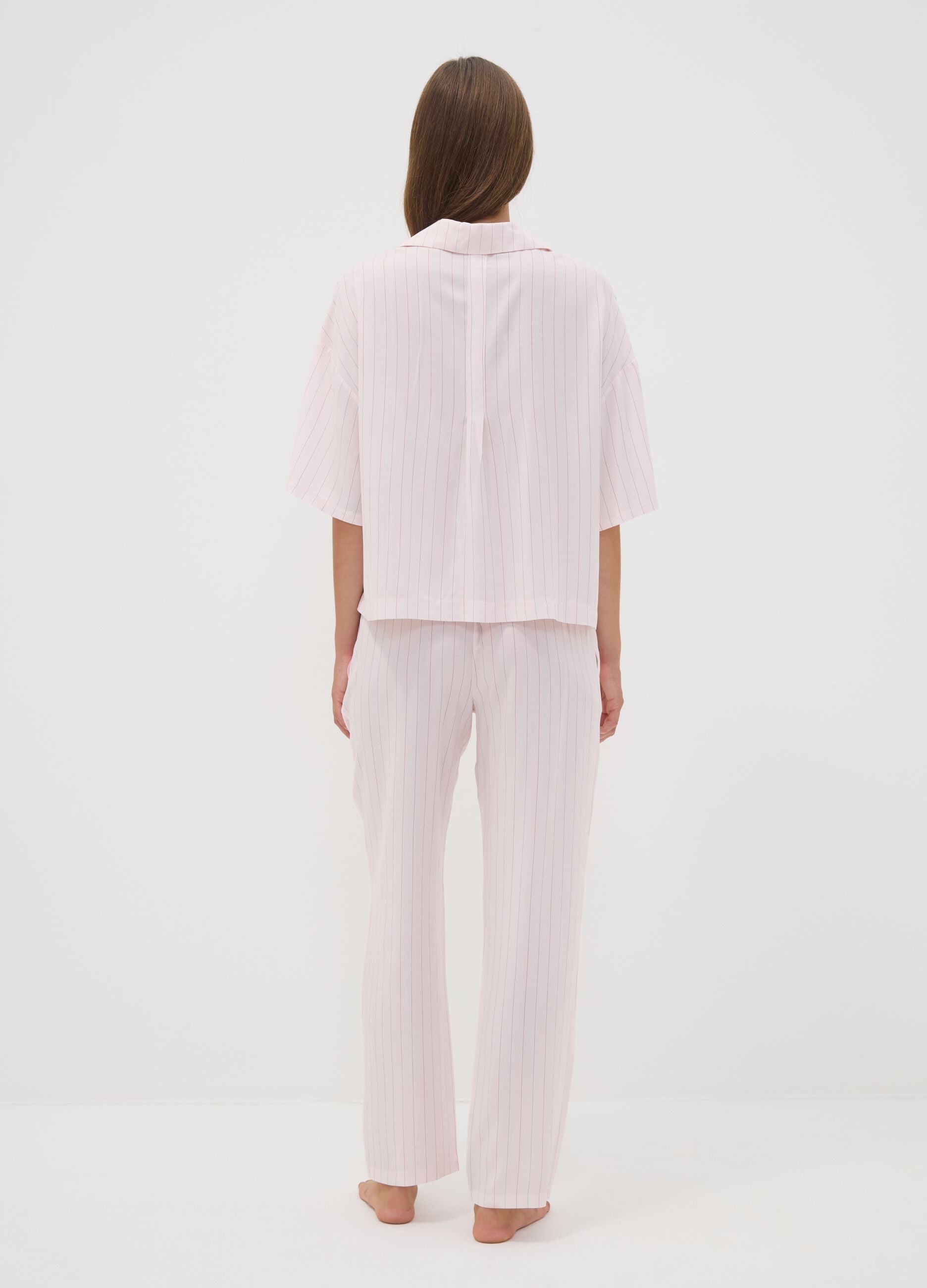 Pigiama rosa in pura viscosa con scollo a V a righe regular fit