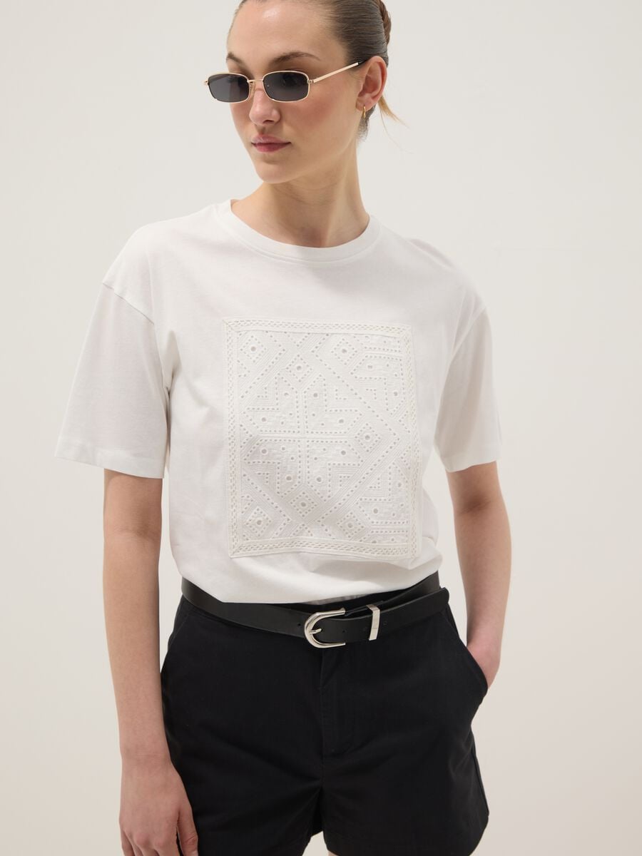 White pure cotton regular-fit T-shirt with perforated detail_0