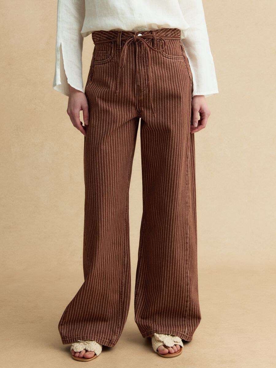 Pantaloni wide leg a righe marroni in puro cotone_1