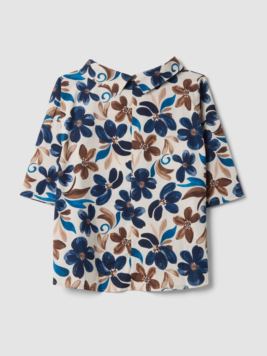 Blusa bianca in cotone elasticizzato con fantasia floreale regular fit_2