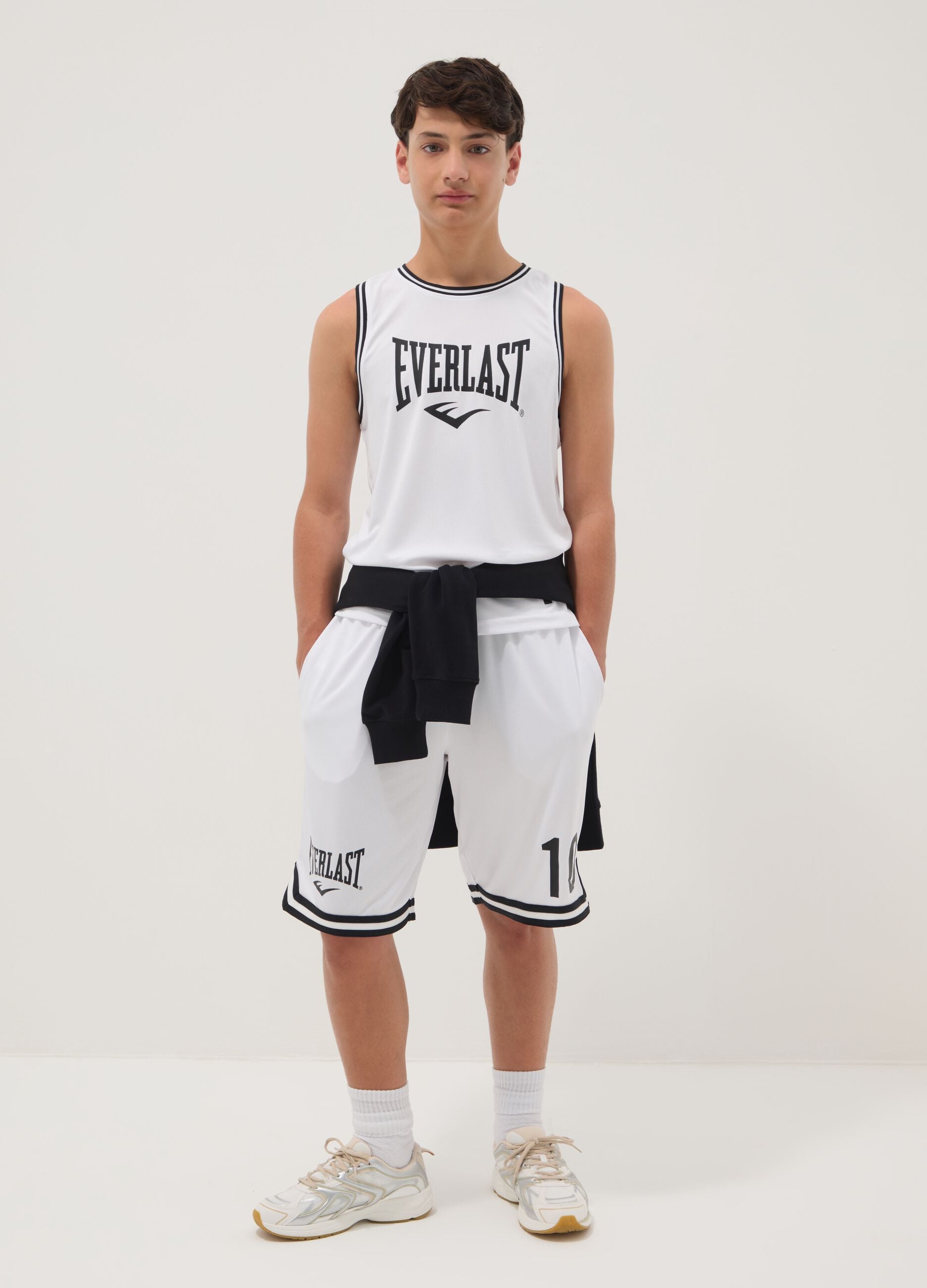 White boys&rsquo; shorts with elasticated waistband, comfort fit