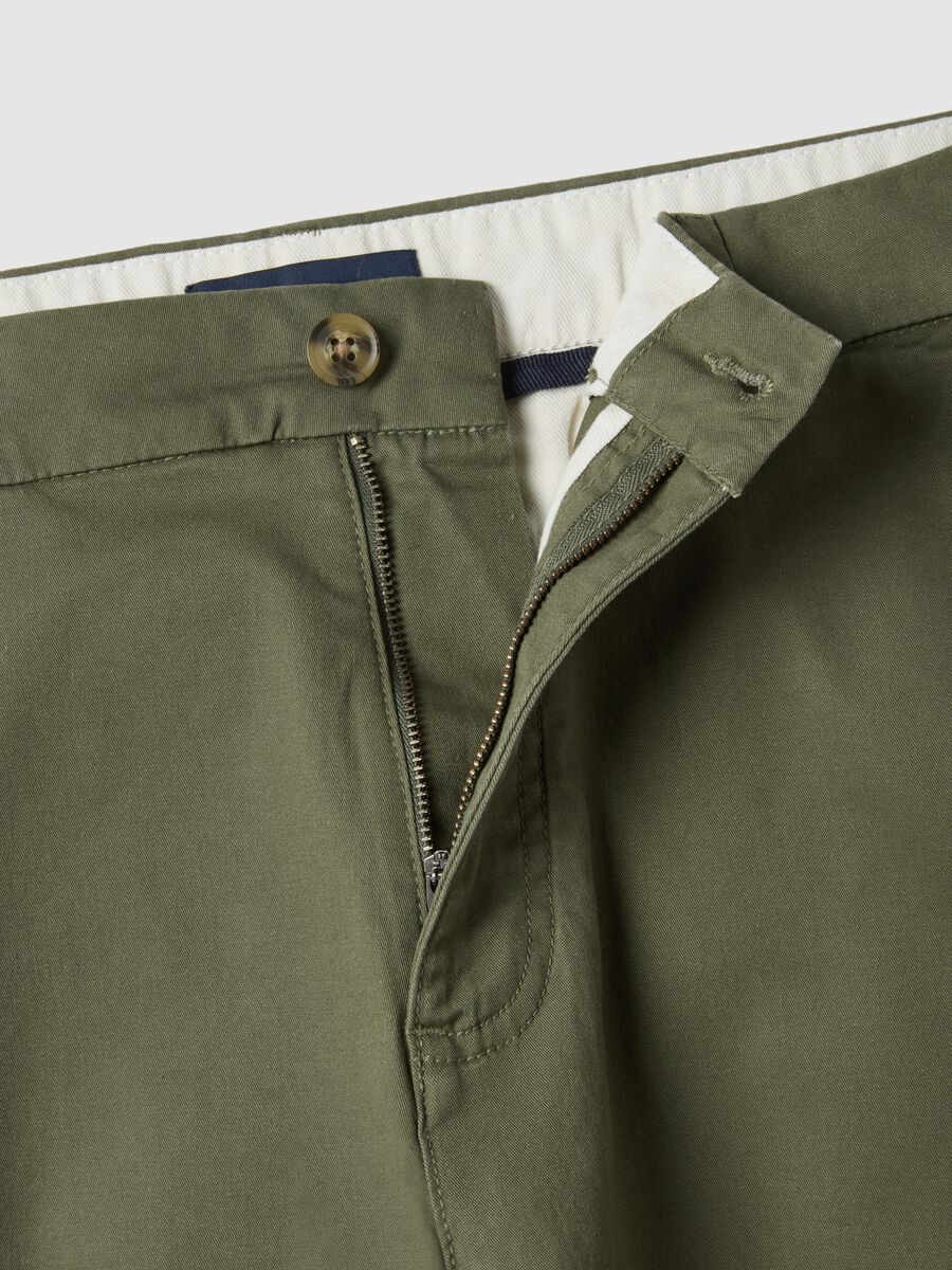 Pantaloni chino verde in cotone elasticizzato slim fit_5
