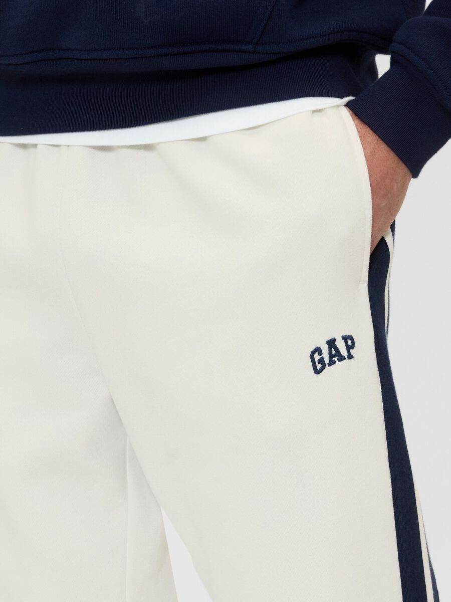 Men's White Trousers in Cotton and Polyester Blend_3