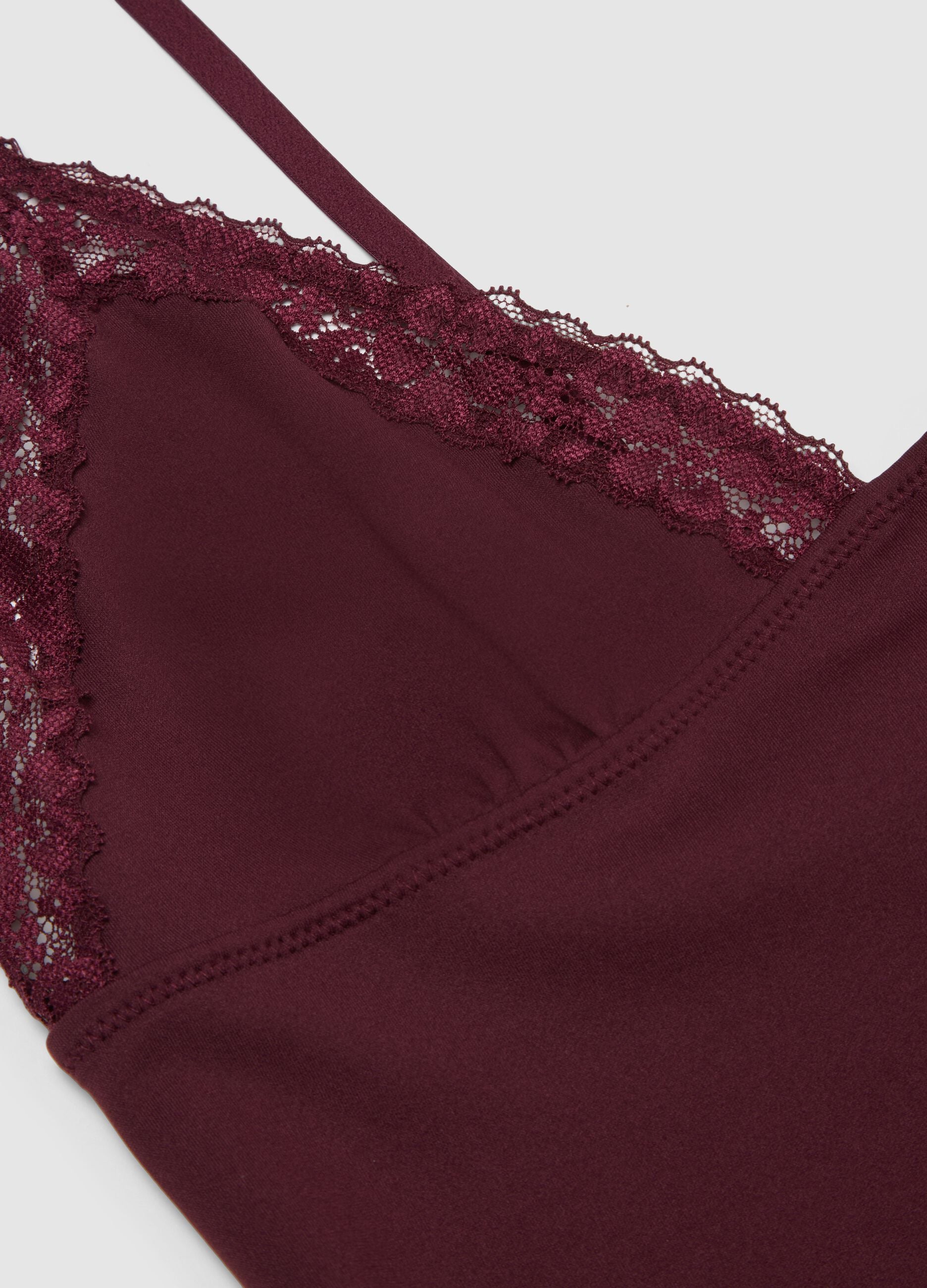 Red regular fit camisole with lace details and thin straps