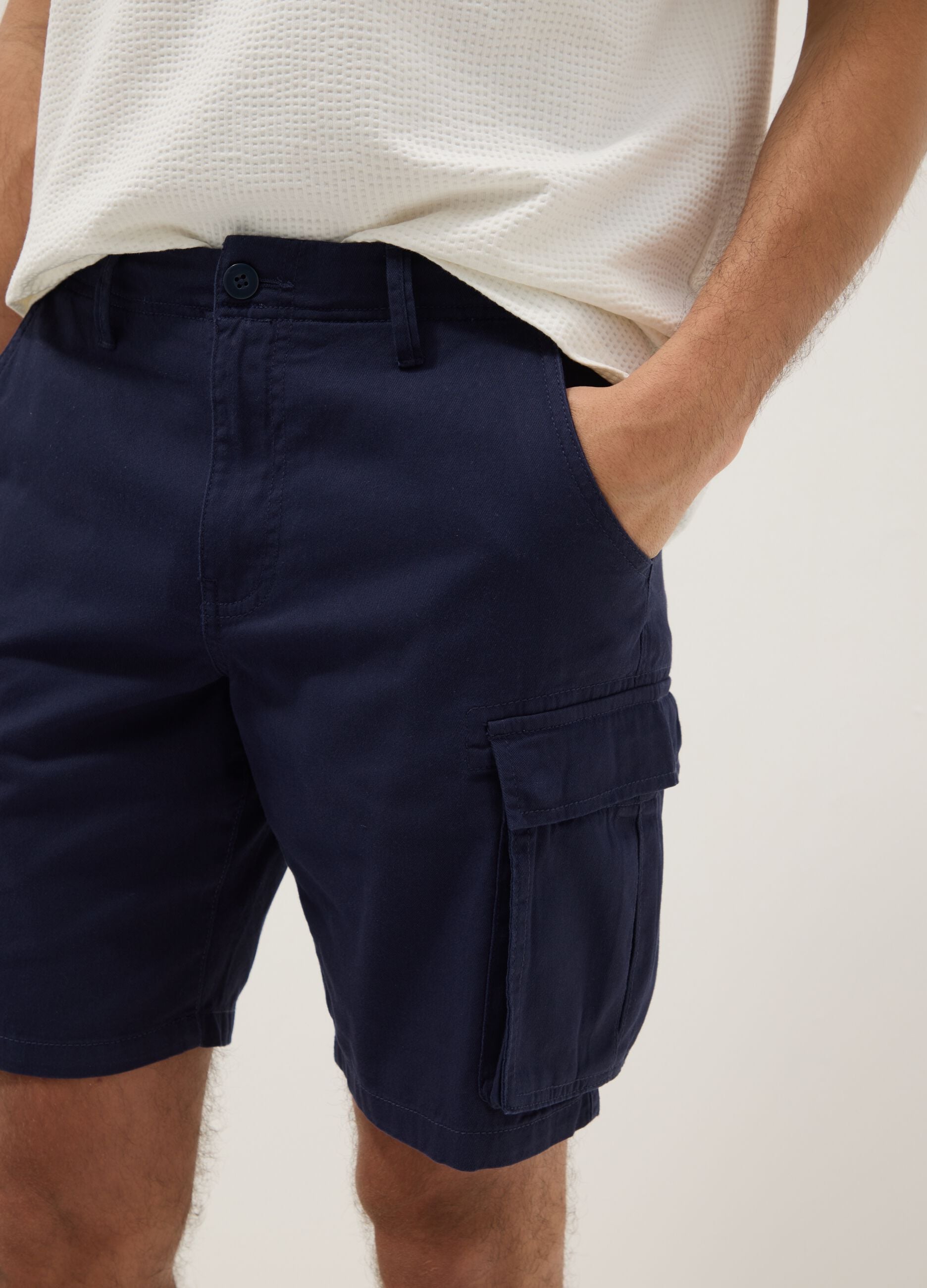 Blue regular-fit pure cotton cargo shorts