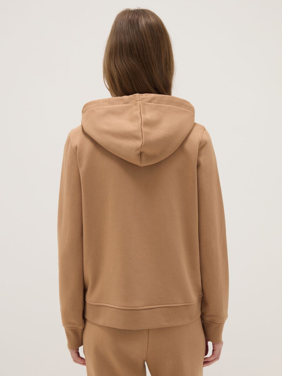 Felpa in misto cotone marrone regular fit con cappuccio e zip_2