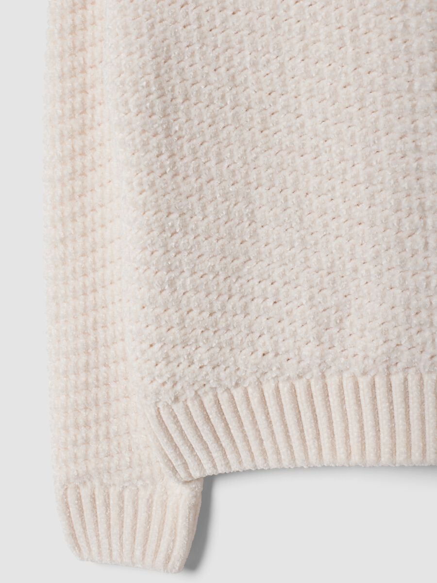 White long-sleeved crew-neck knit top_2