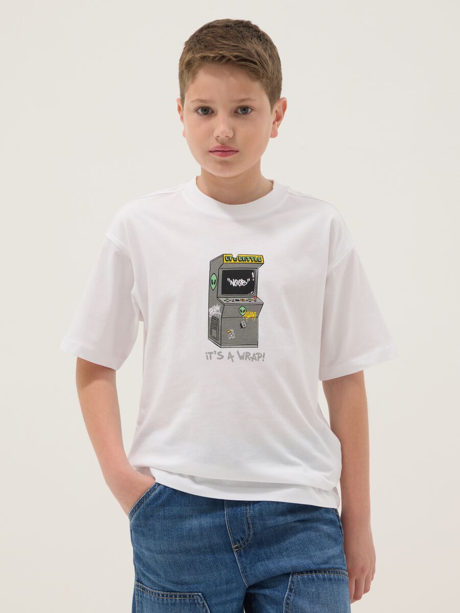 T-shirt bianca in puro cotone da ragazzo oversize fit con stampa_0