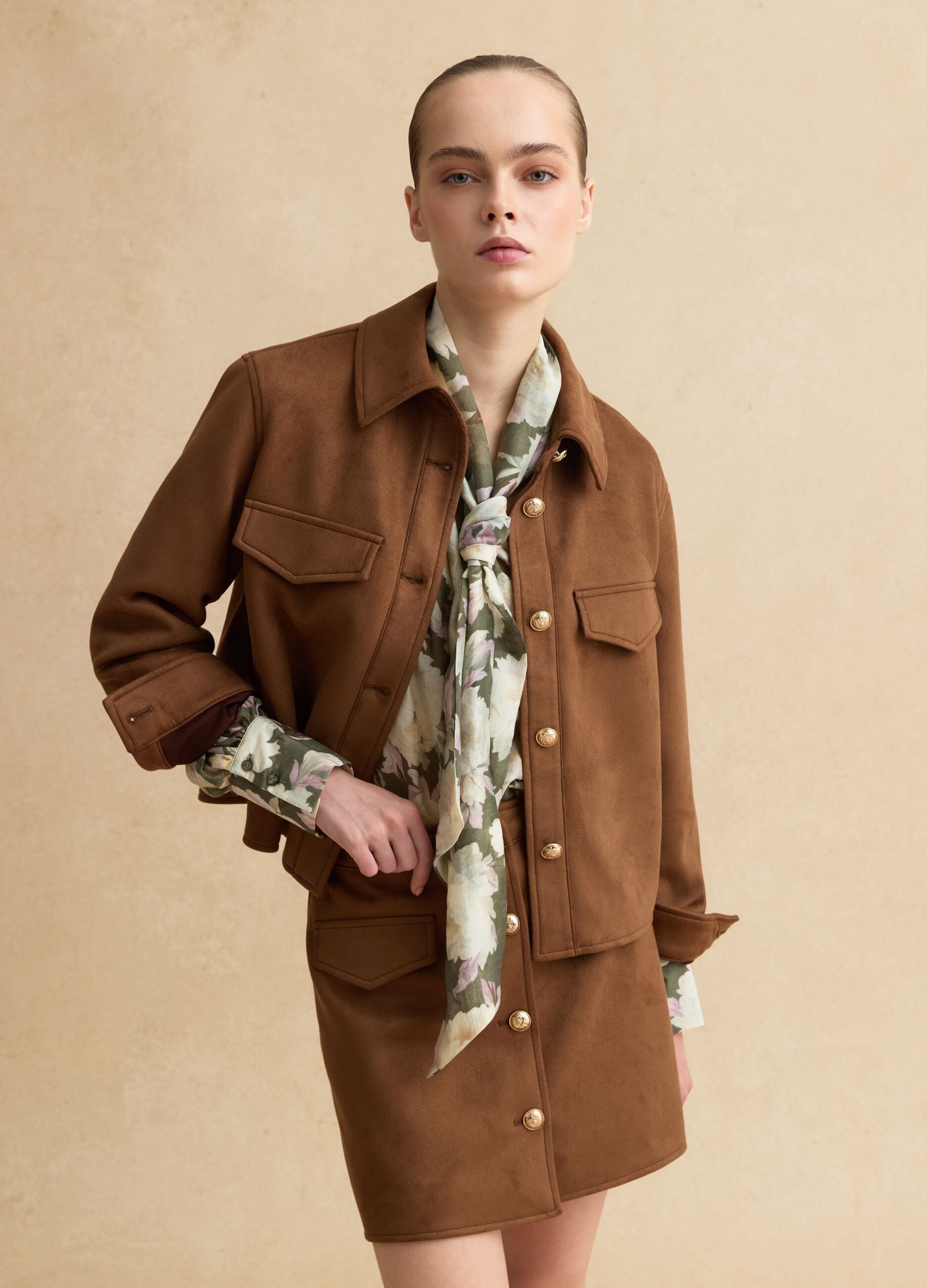 Elegant brown regular fit jacket with gold buttons