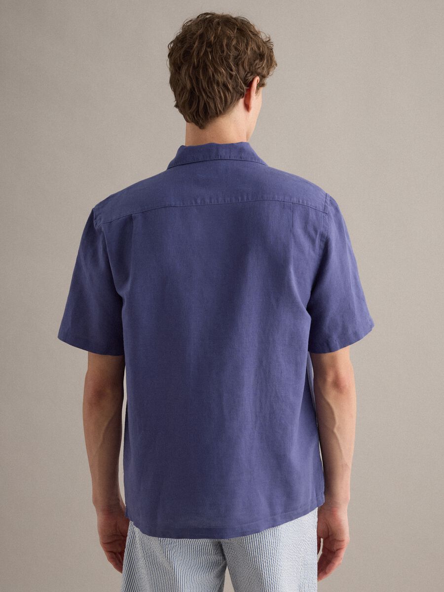 Blue linen-cotton blend shirt with bowling collar_3