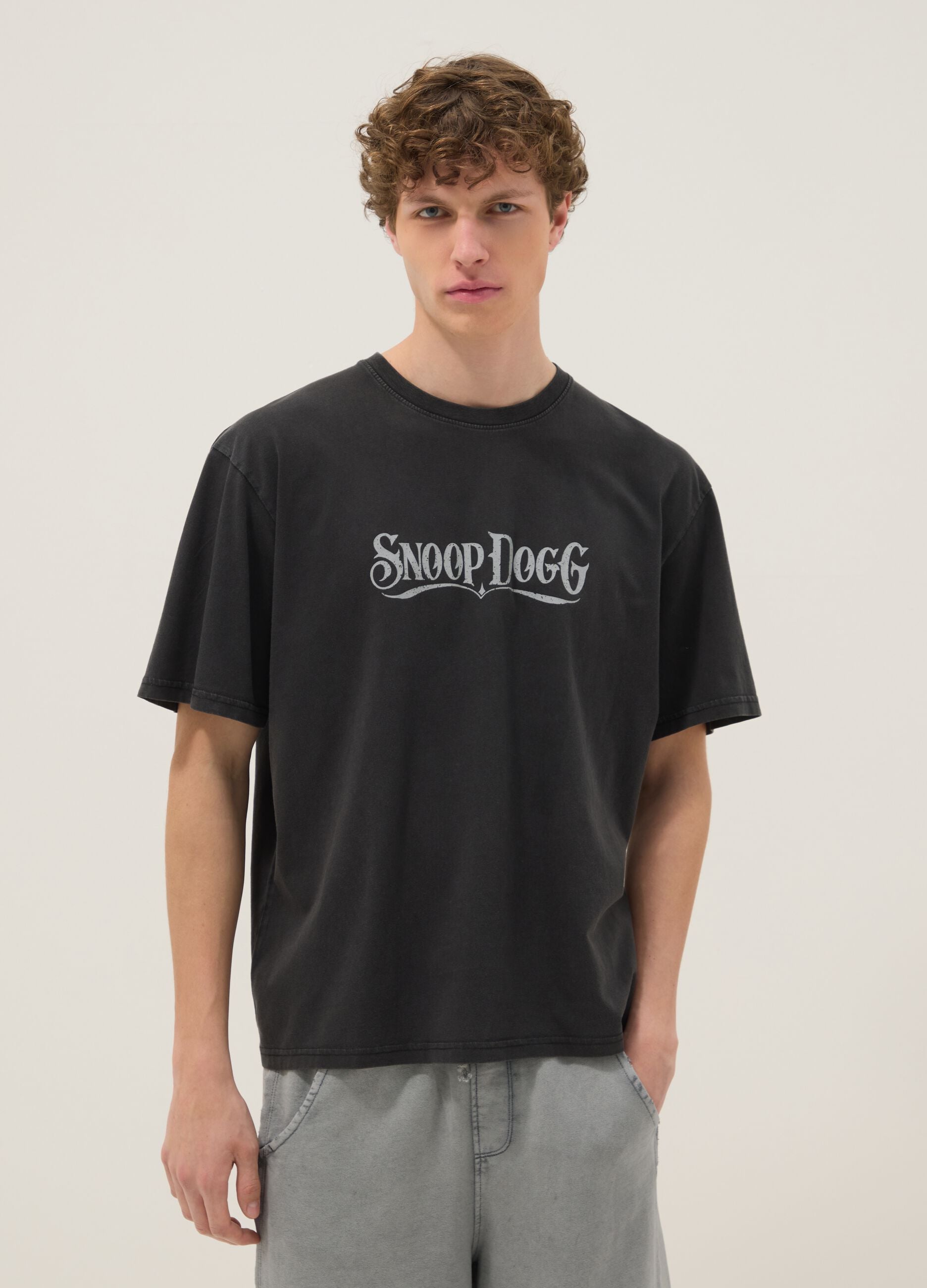 Black pure cotton relaxed-fit T-shirt with Snoop Dogg slogan