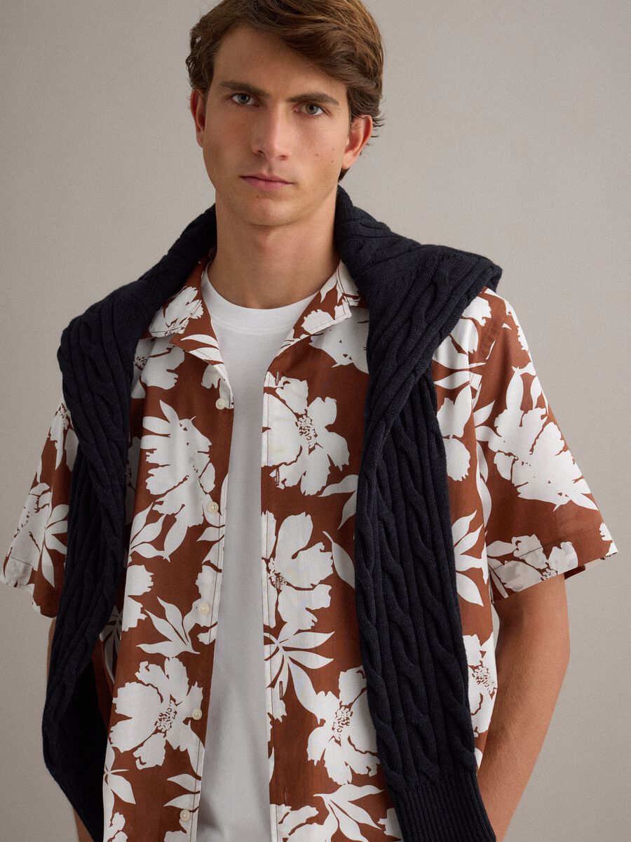 Multicolour regular-fit pure cotton shirt with floral print_0