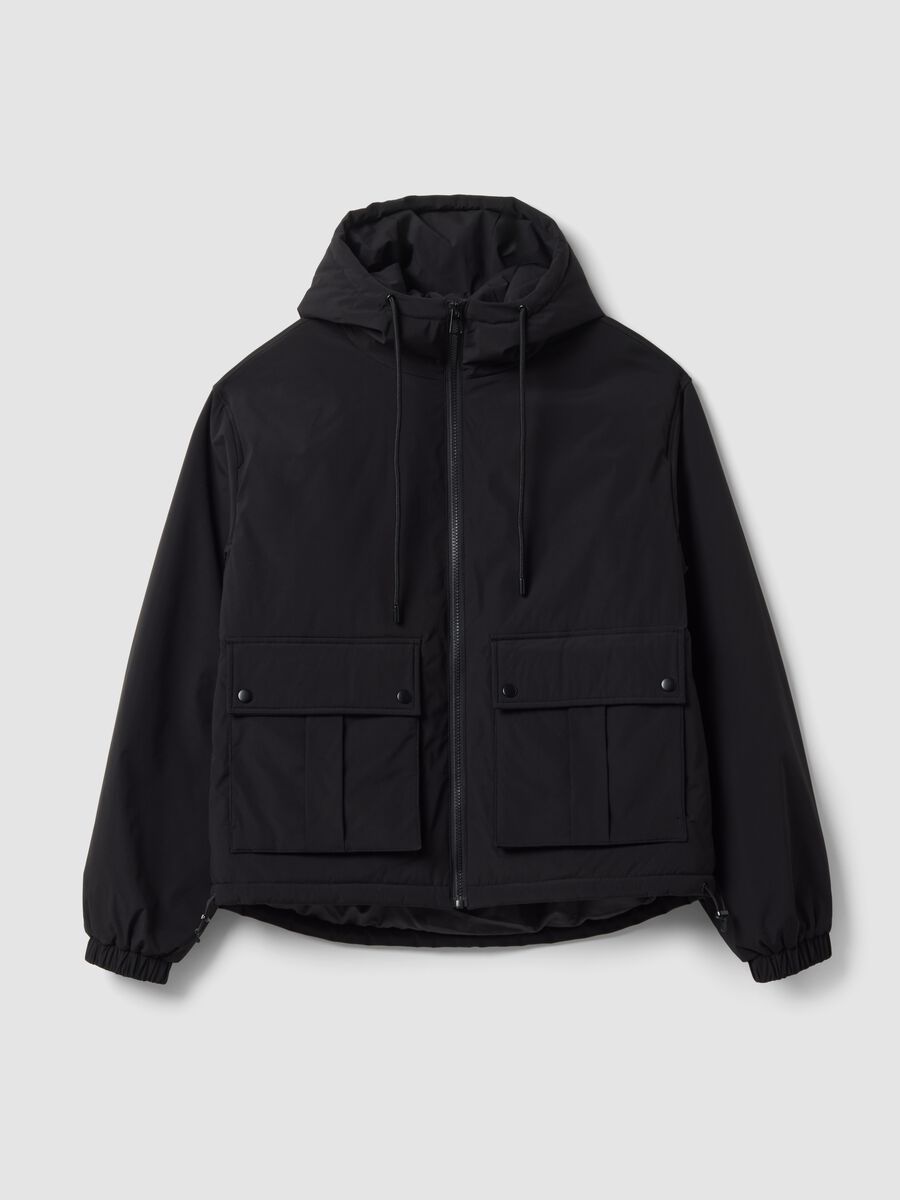Giaccone nero imbottito con cappuccio e zip over fit_0