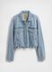 Giacca cropped in denim con bordi sfrangiati_4