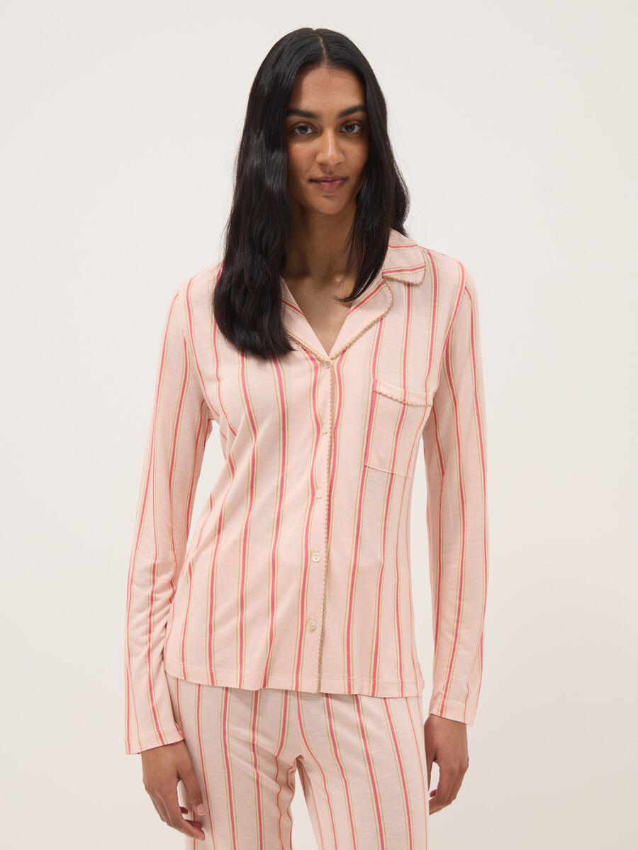 Pigiama in pura viscosa rosa a righe regular fit con collo a V_1