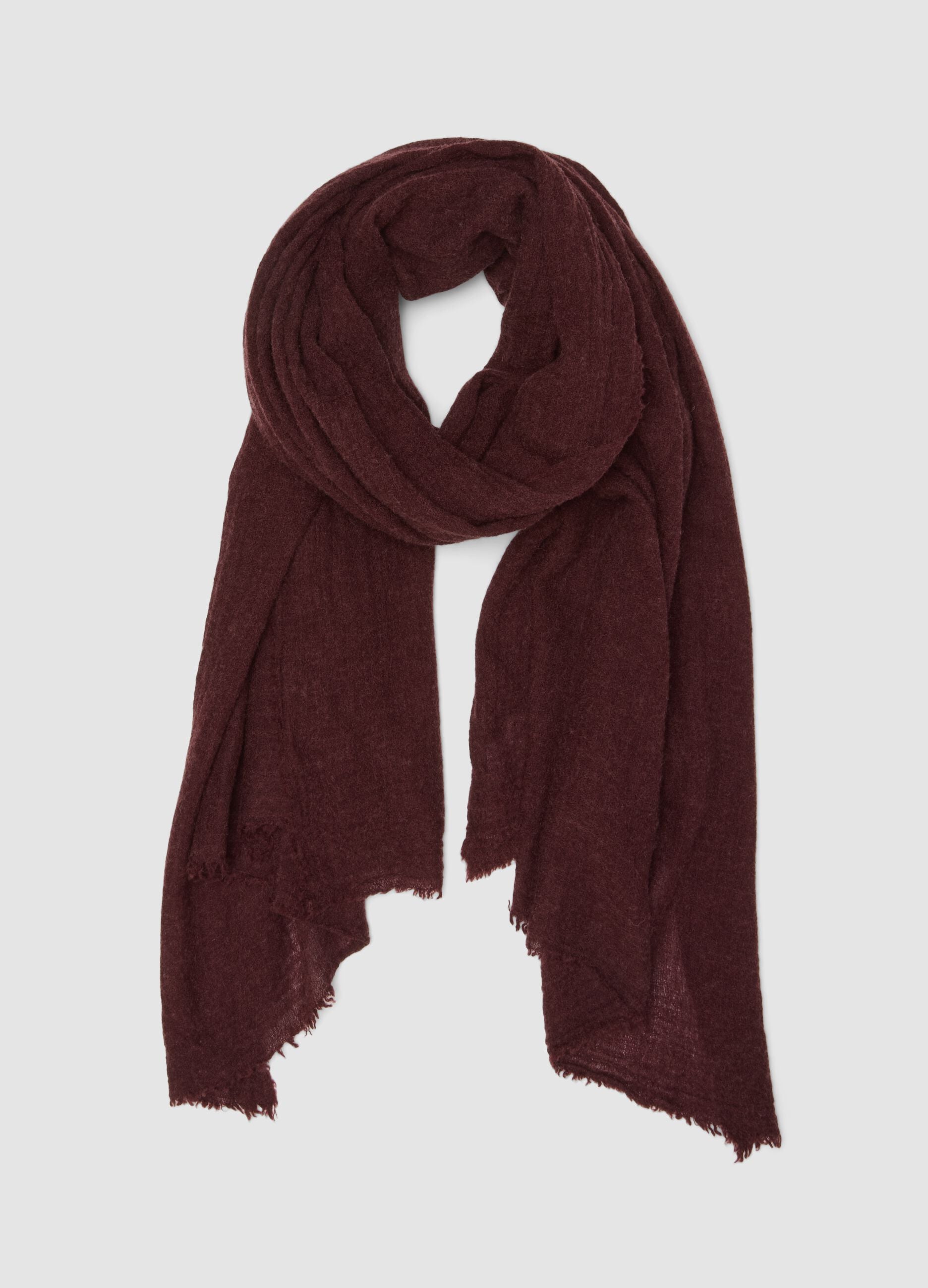 Red wool-blend scarf with fringed edges