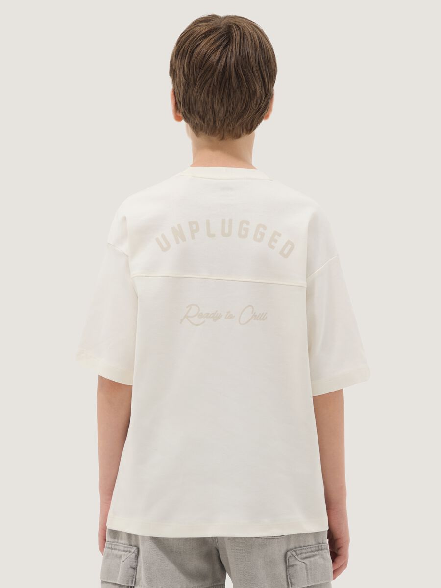T-shirt bianca in puro cotone da ragazzo con taschino relaxed fit_1