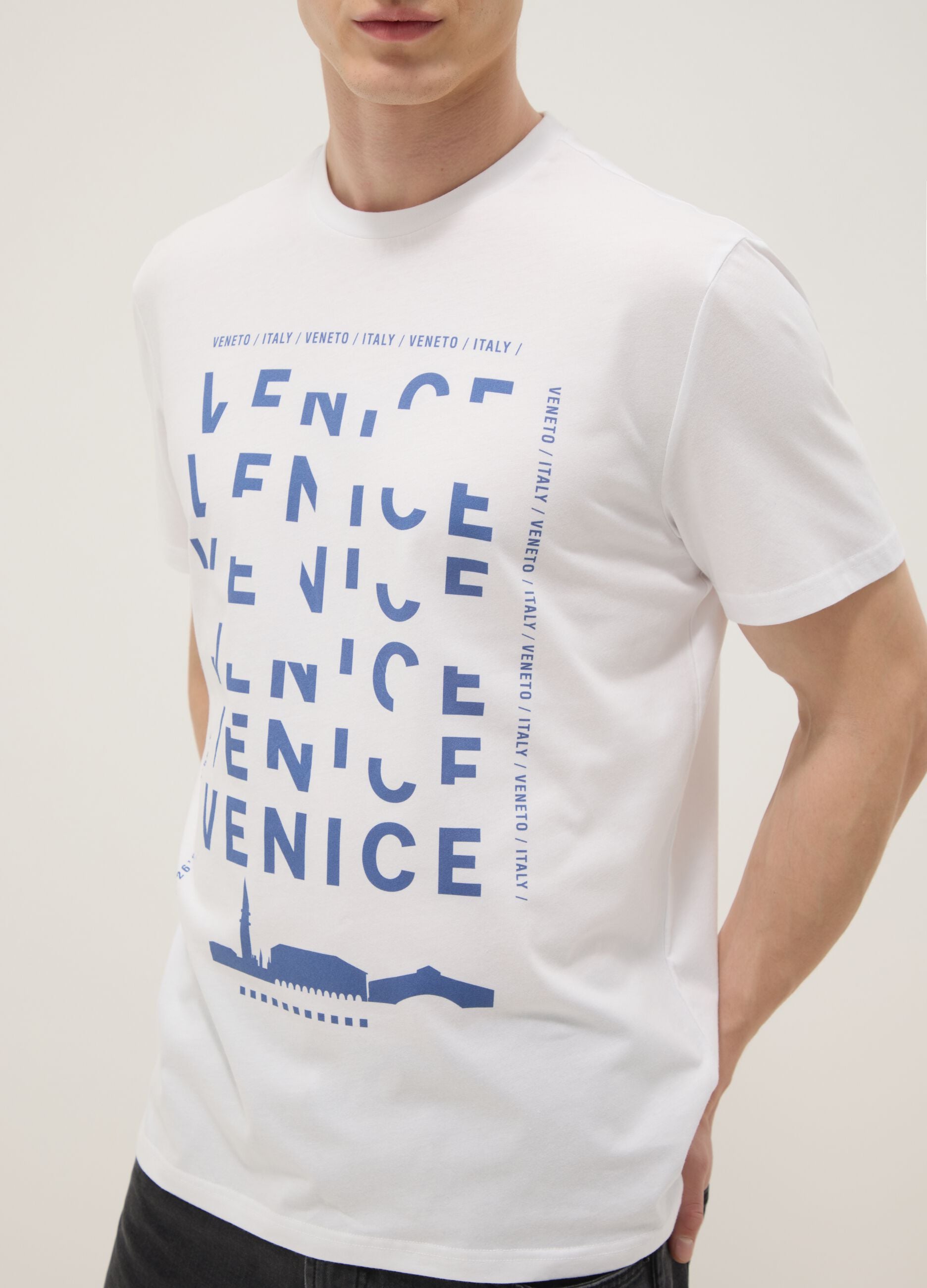 White pure cotton T-shirt with front print, regular fit