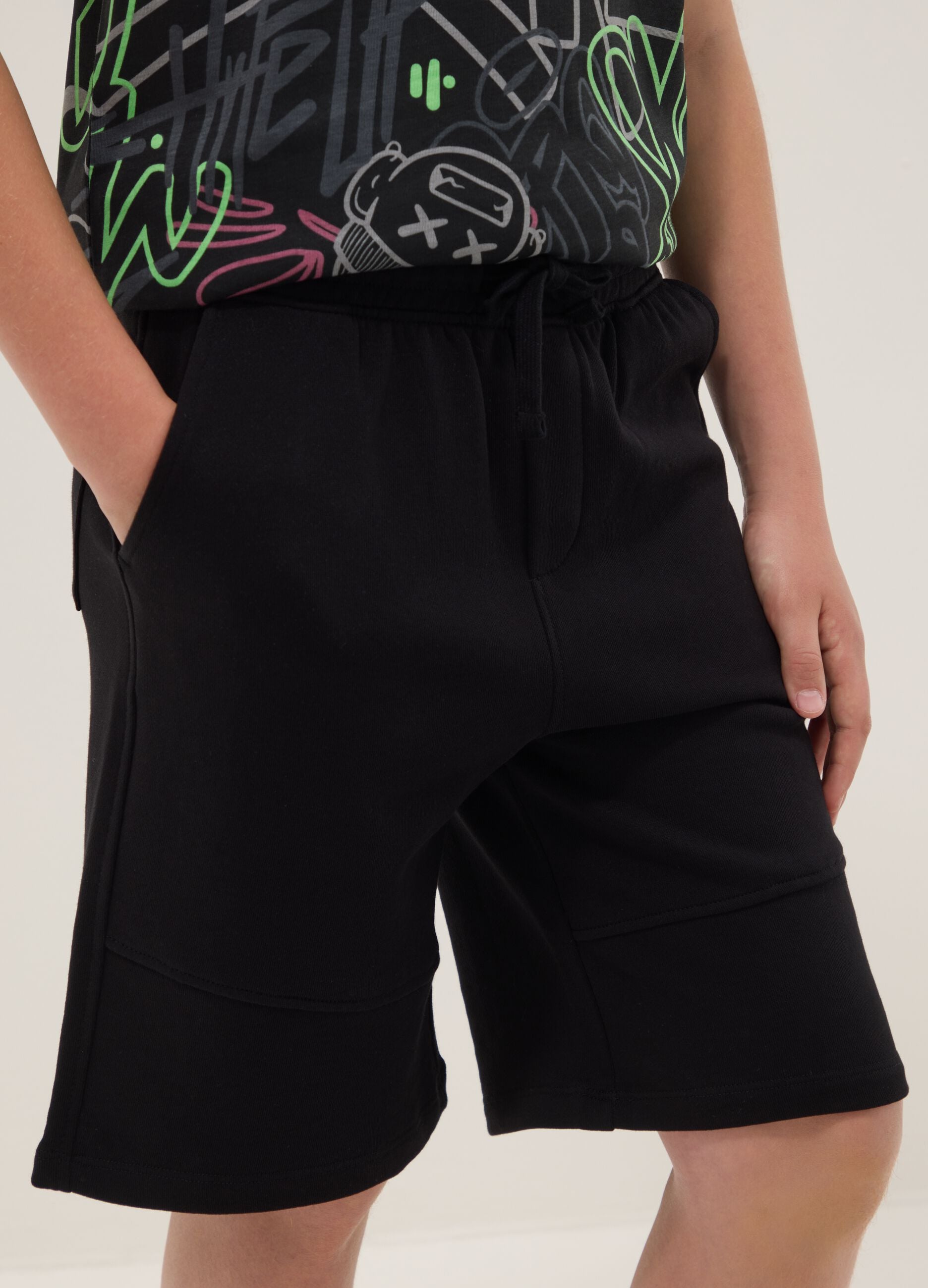 Boys' black 100% cotton comfort-fit shorts