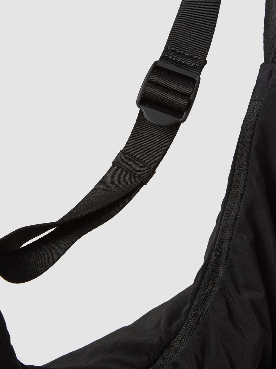 Borsa nera a spalla con tracolla regolabile ALTAVIA STUDIO_3