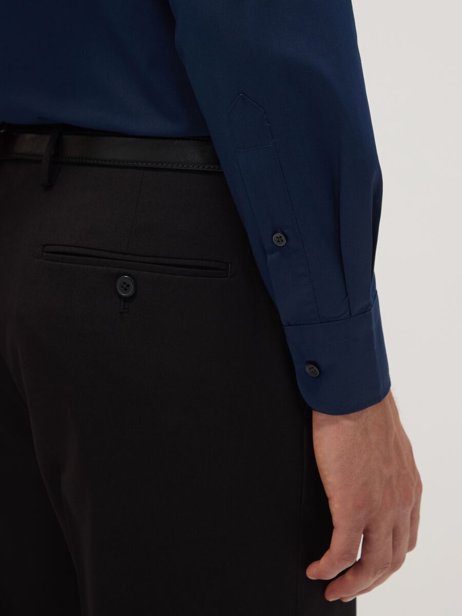 Blue regular-fit easy-iron shirt with button-down collar_2