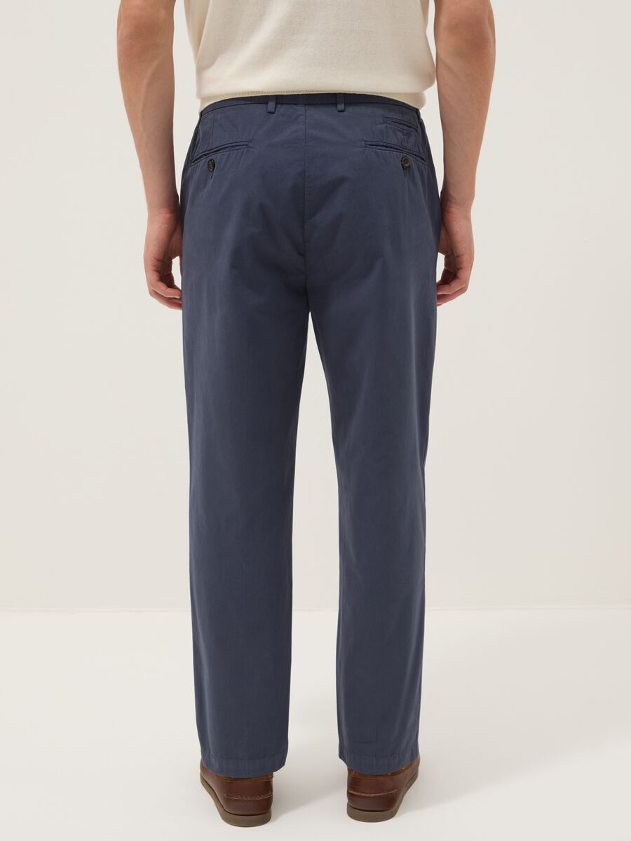 Pantaloni chino blu in puro cotone carrot fit_2