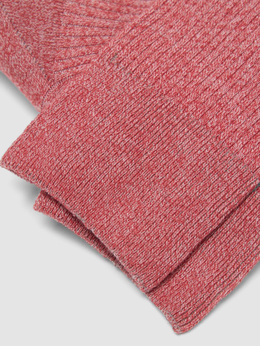 Long red socks in a stretchy cotton-linen blend_2