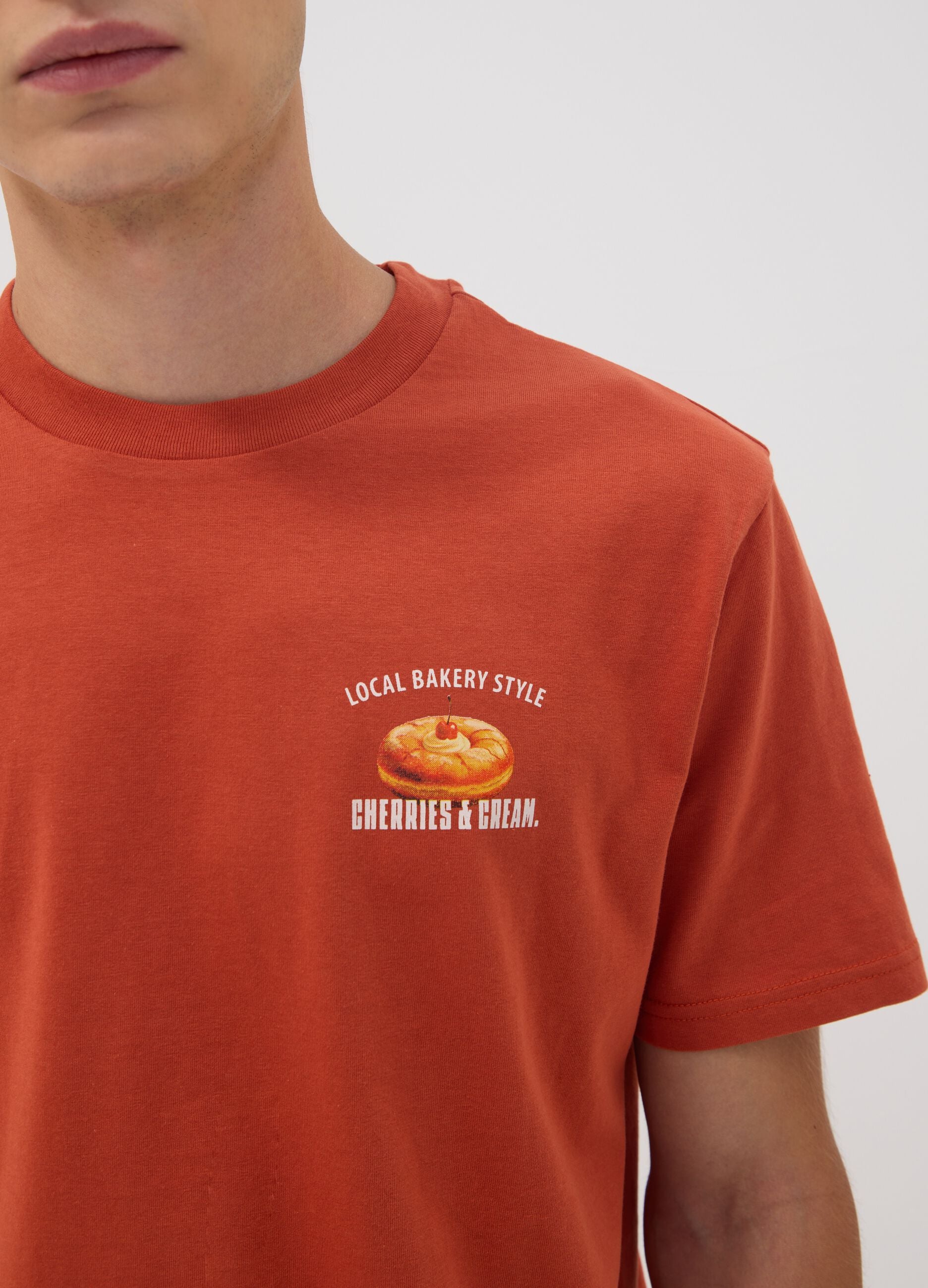 Red pure cotton jersey T-shirt with graphic print, regular fit