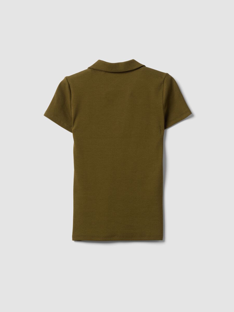 Polo verde in cotone elasticizzato con scollo a V aperto regular fit_5