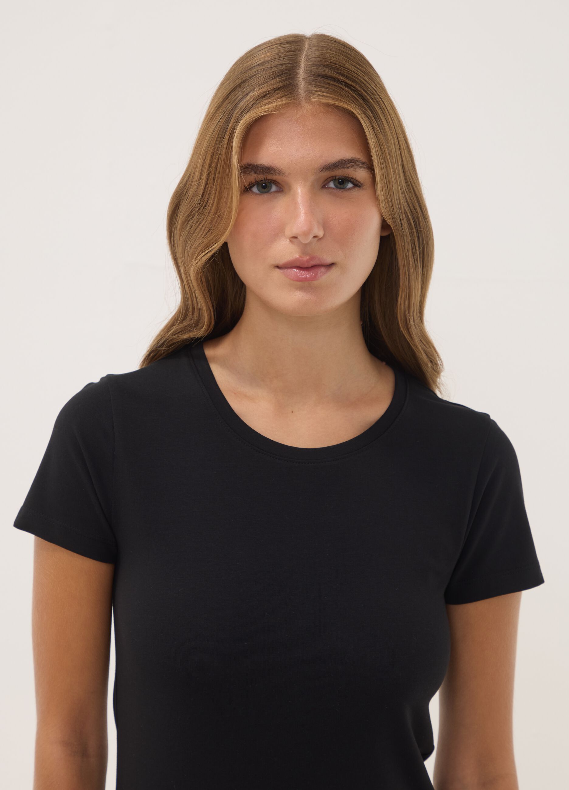 Black short-sleeved organic stretch cotton crew-neck T-shirt