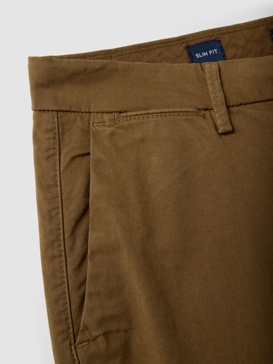 Pantaloni chino marroni in cotone elasticizzato slim fit_5