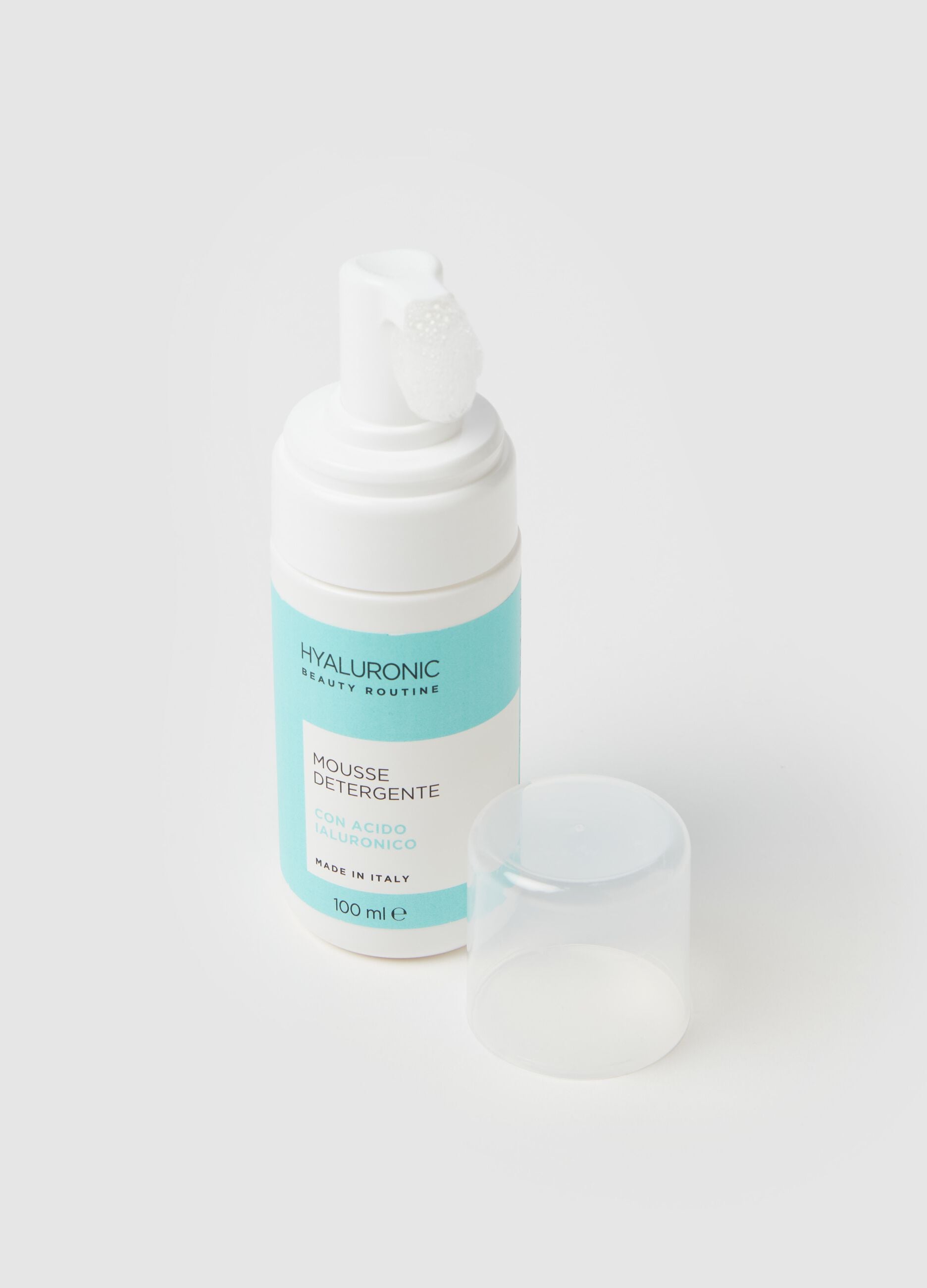 Cleansing mousse with hyaluronic acid